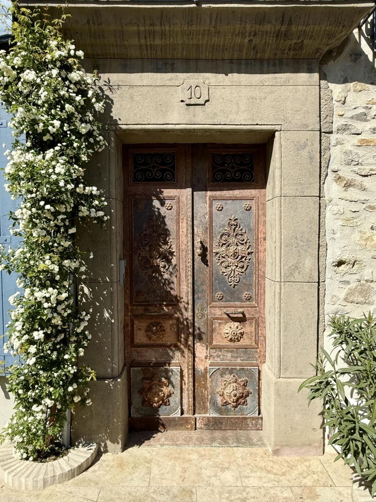 L'Oiseau Bleu Suite Merle Bleu Roubia Exterior foto